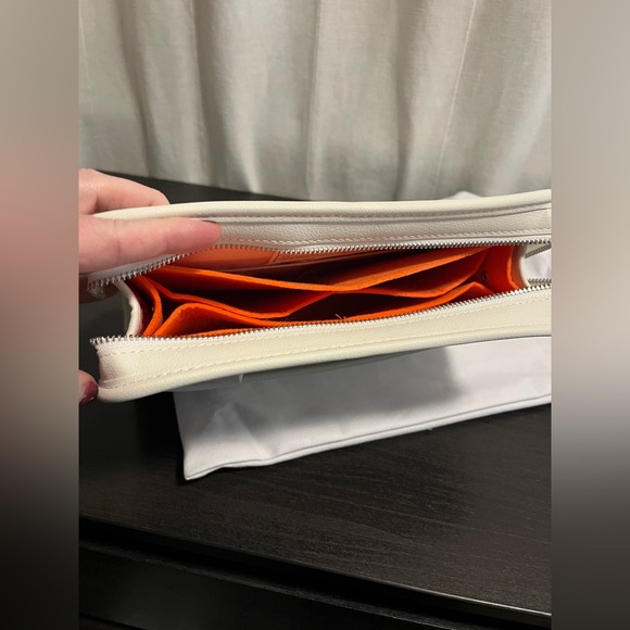 Glossier Beauty Bag - Picture 6 of 7